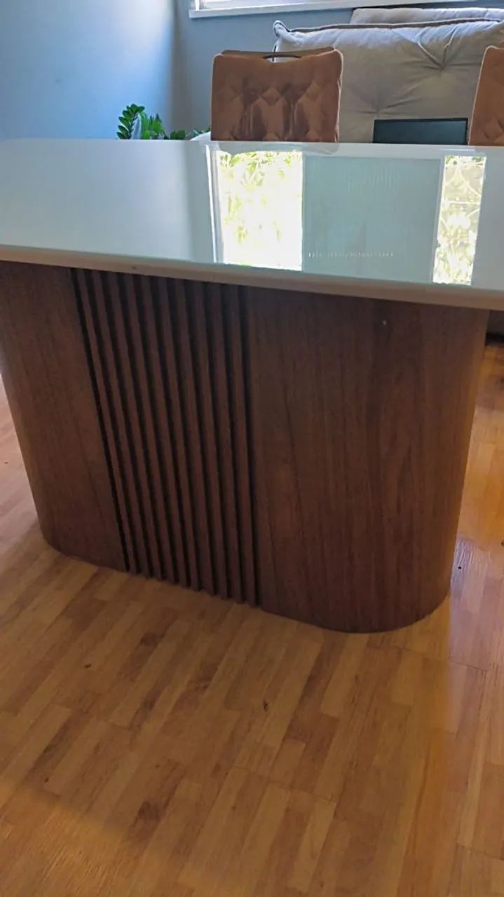 Sofá e Mesa com 4 cadeiras - Foto 3