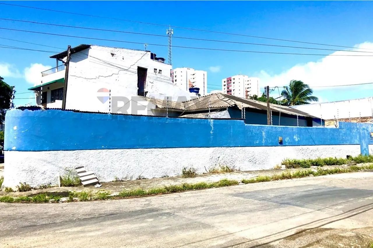 "Casa Comercial no Farol: Oportunidade Garantida!"