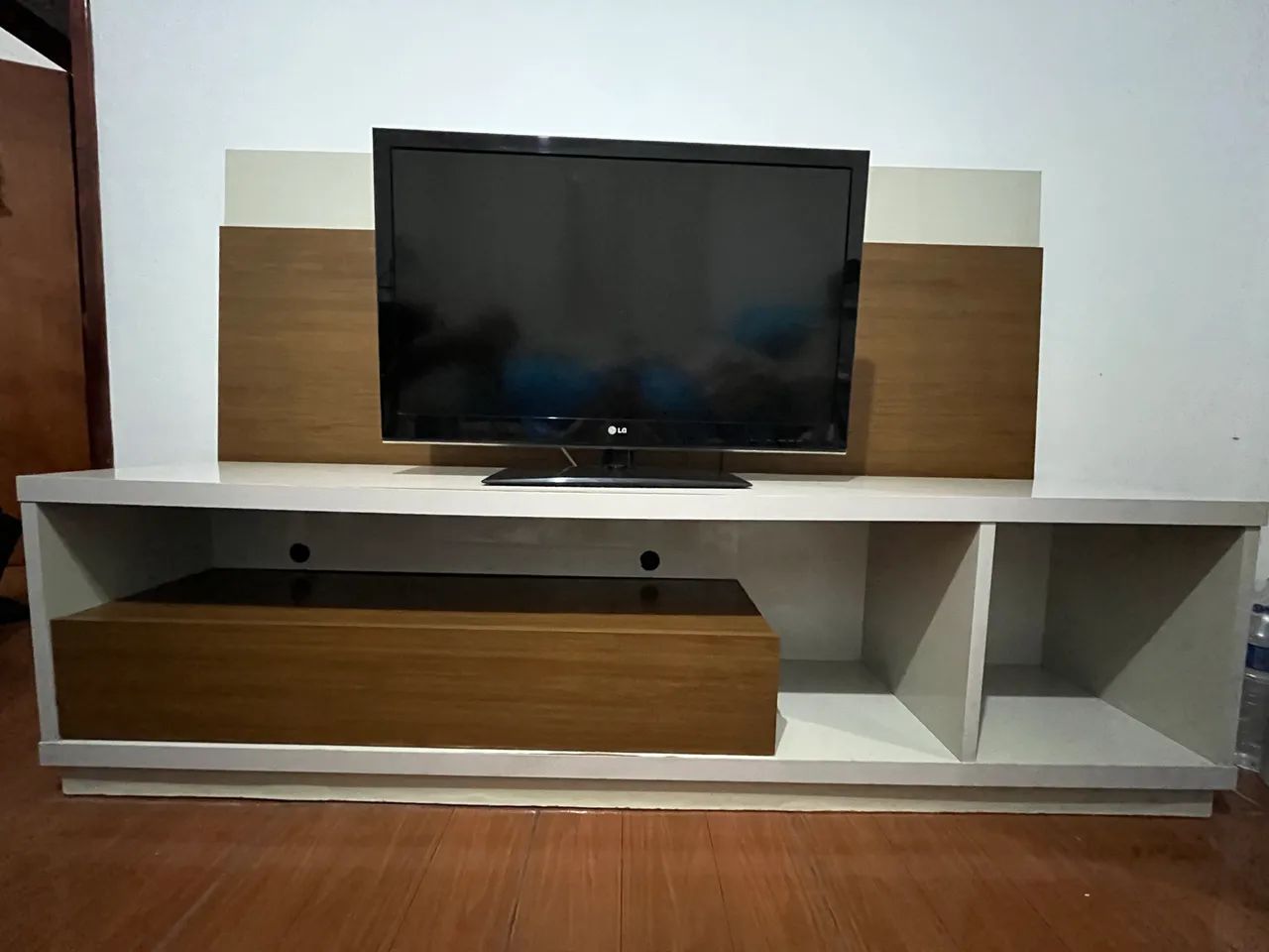 Rack com painel LED