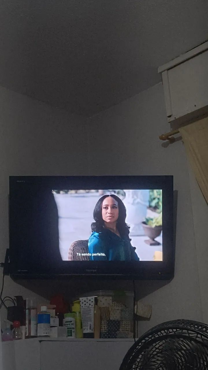 Vendo Tv Toshiba 32 polegadas, funcionando perfeitamente 