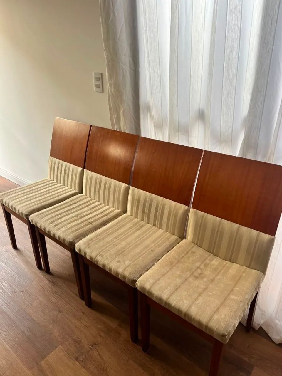 Conjunto com 4 cadeiras - Madeira Maciça Excelente Qualidade  - Foto 2