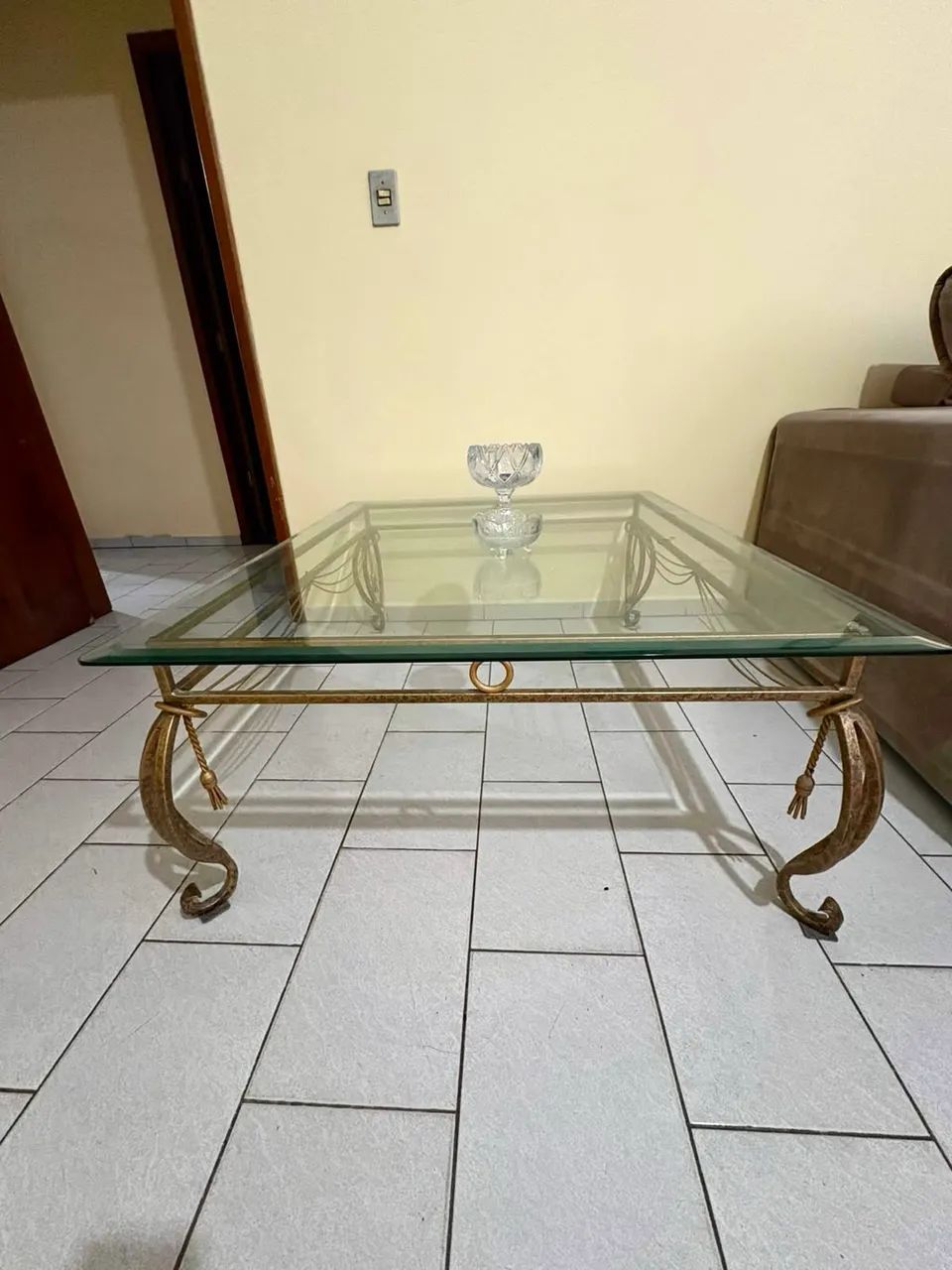 Mesa de Centro em Ferro Trabalhado e Vidro - Foto 2