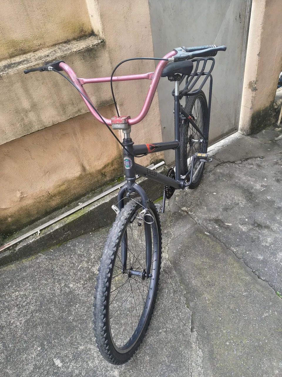 Bicicleta aro 26 com bagageiro  - Foto 2