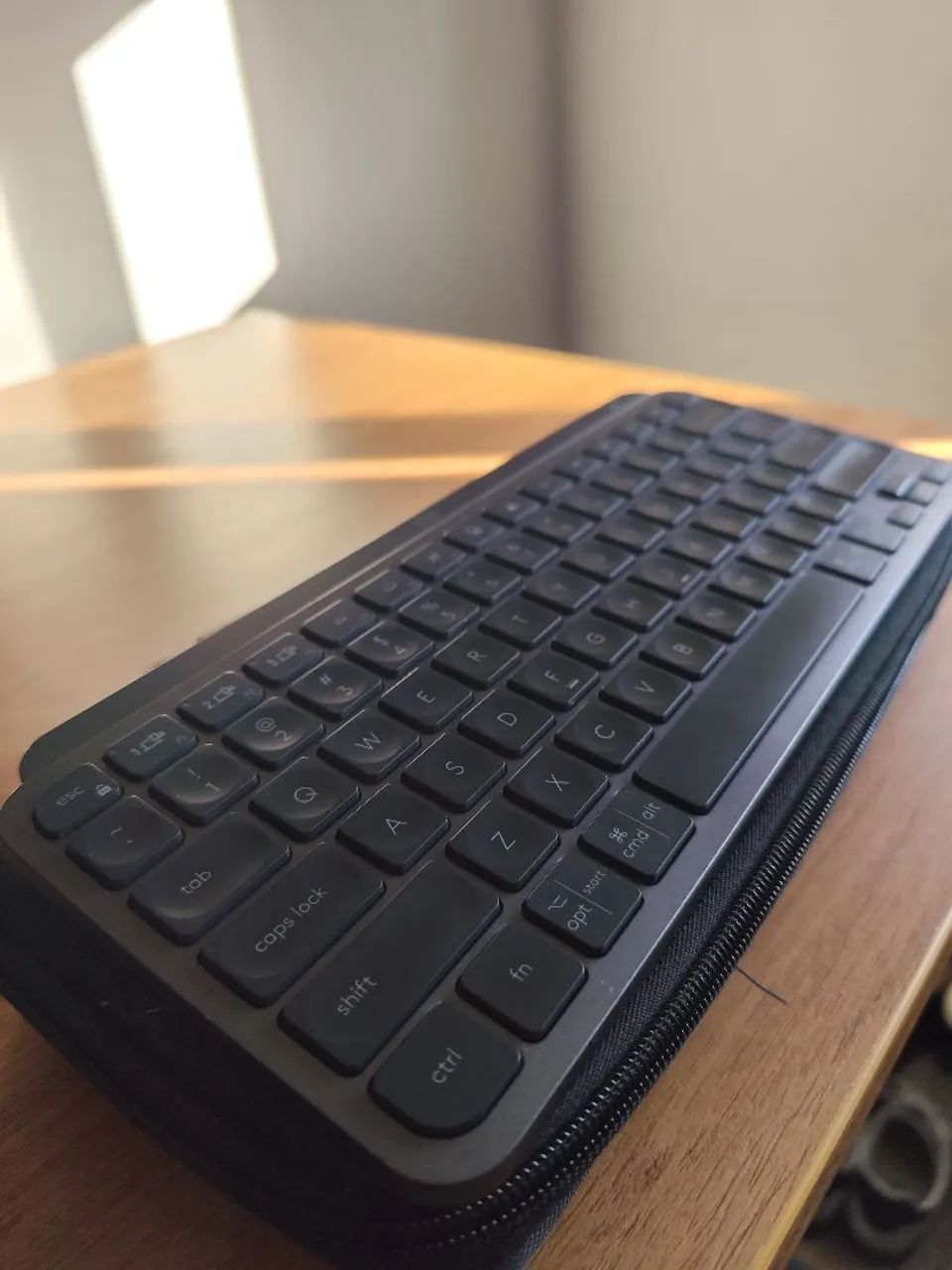 Teclado Logitech MX Keys Mini (com caixa e case) - Somente Pix