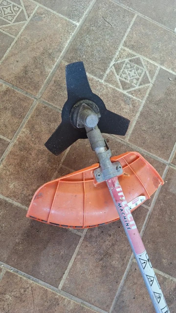 vendo uma Roçadeira Intec Machini semi-nova