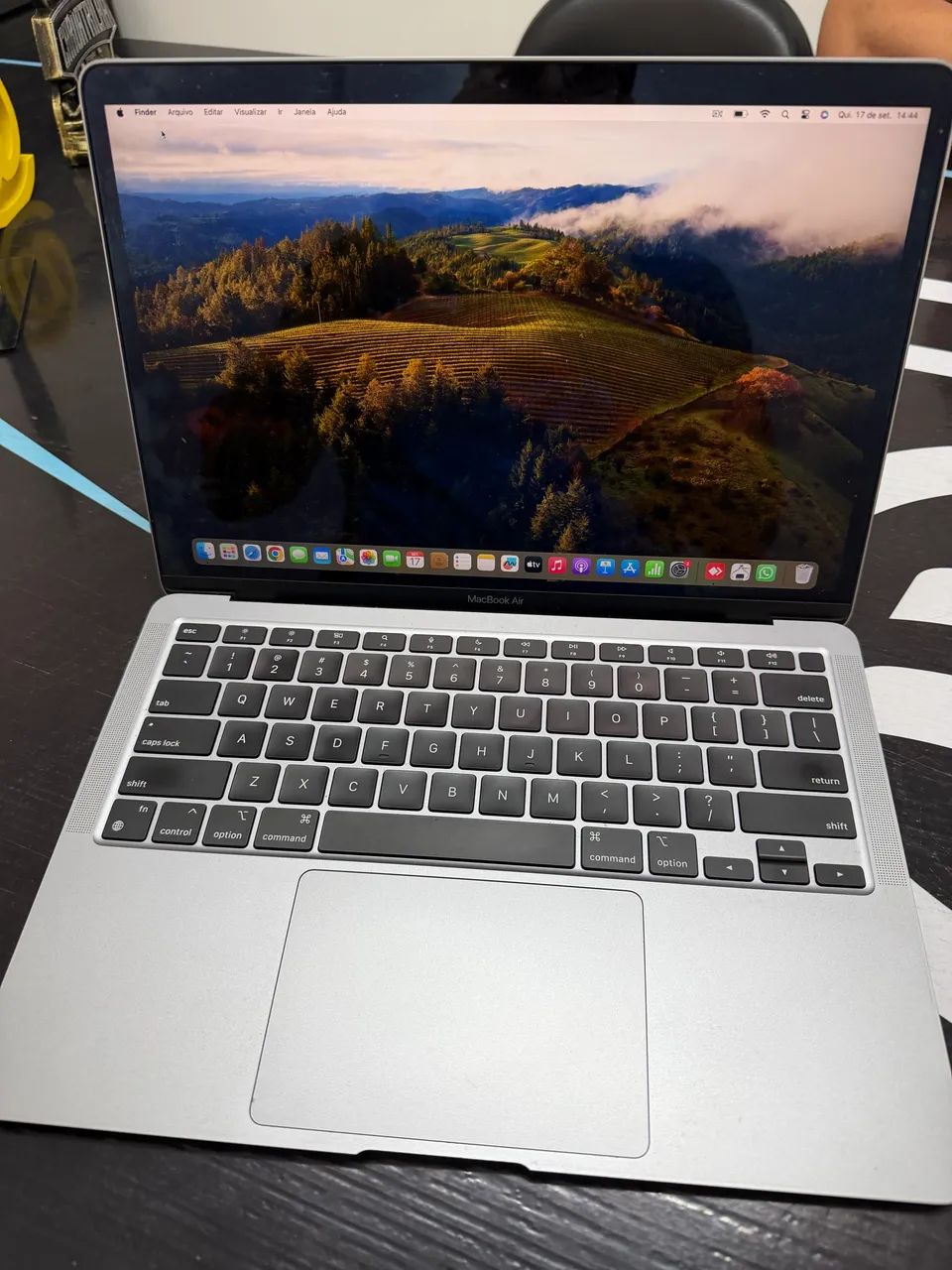 MACBOOK 
