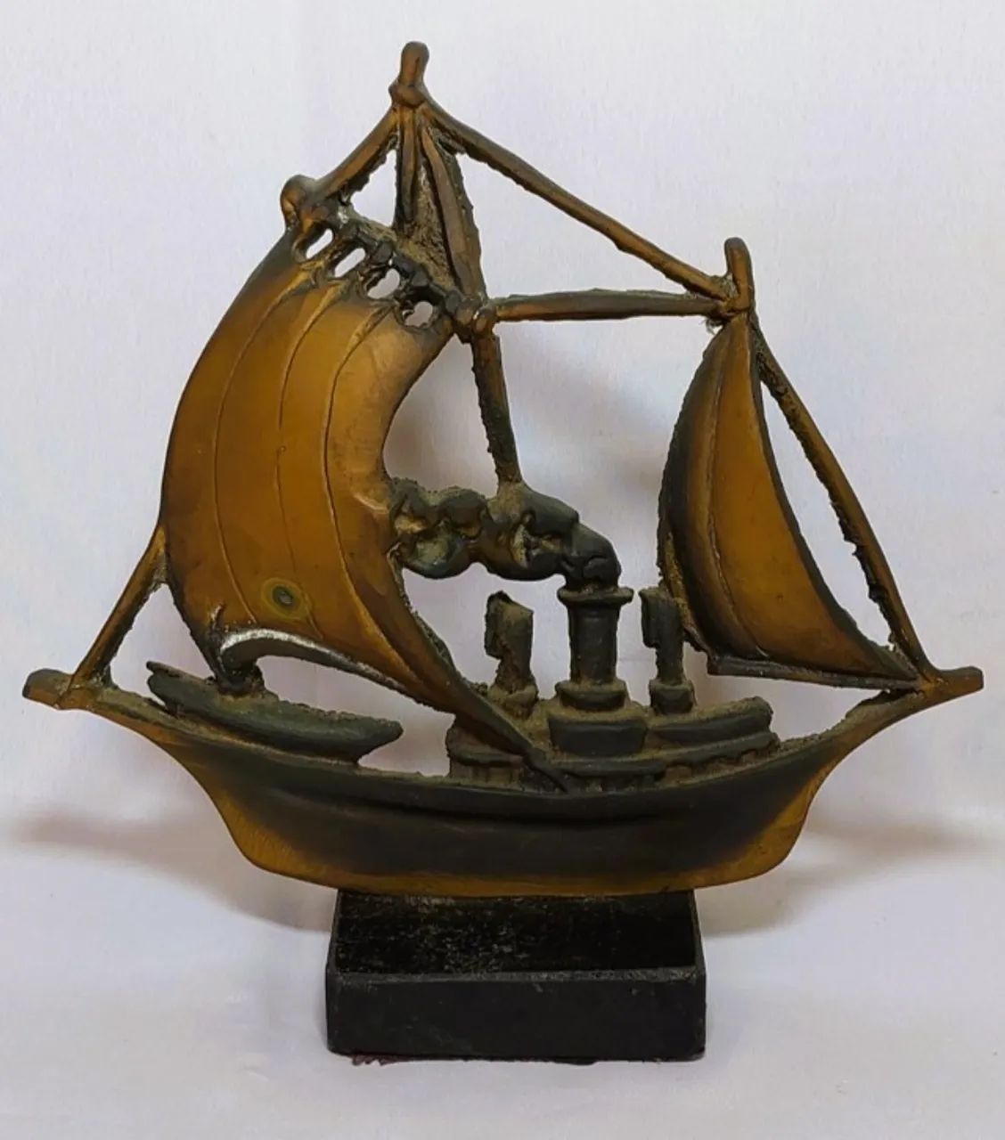  TONNY - Grande Escultura assinada Barco a vela Ferro fundido dourado e cinzelado* - Foto 6