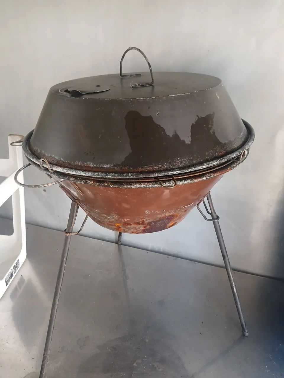 Vende-se churrasqueira portátil 