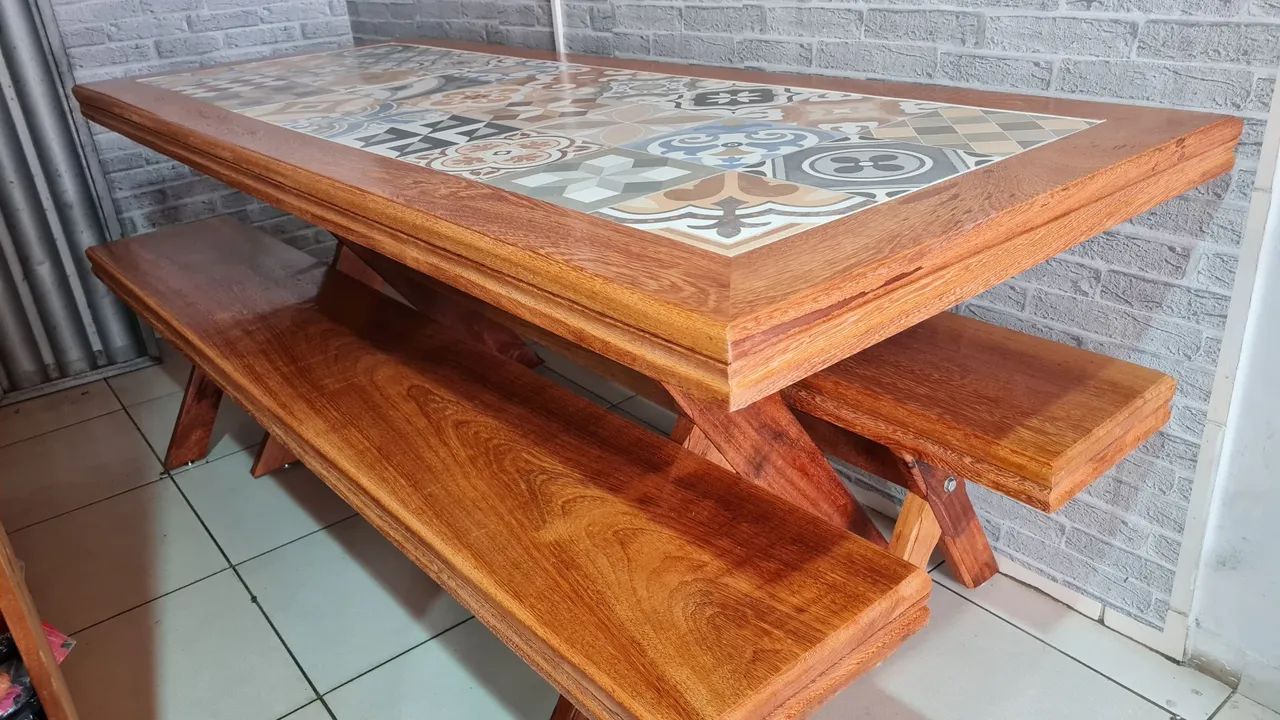 Mesa em madeira 
