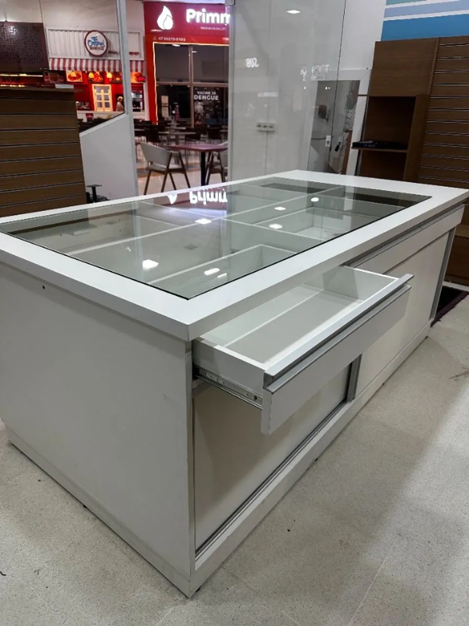 BALCÃO DE ATENDIMENTO COM ESTOQUE E EXPOSITOR - MDF - Foto 3