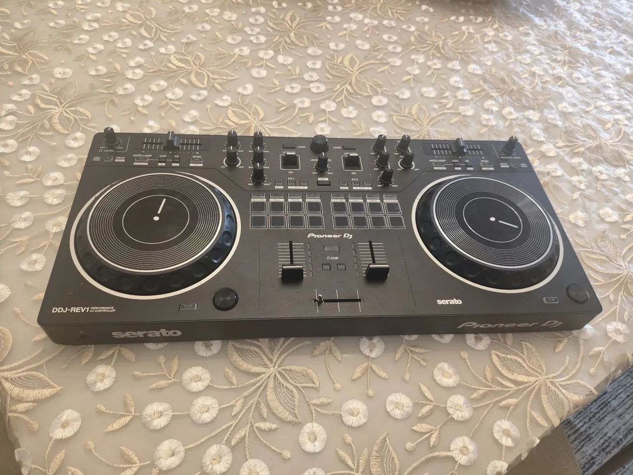 Controladora Pioneer DJ DDJ-REV1