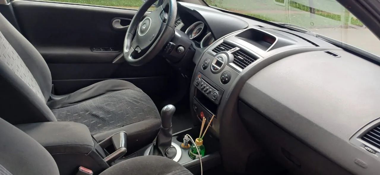 Renault Megane GRAND TOUR DYNAM. HI-FLEX 1.6 16V 2011