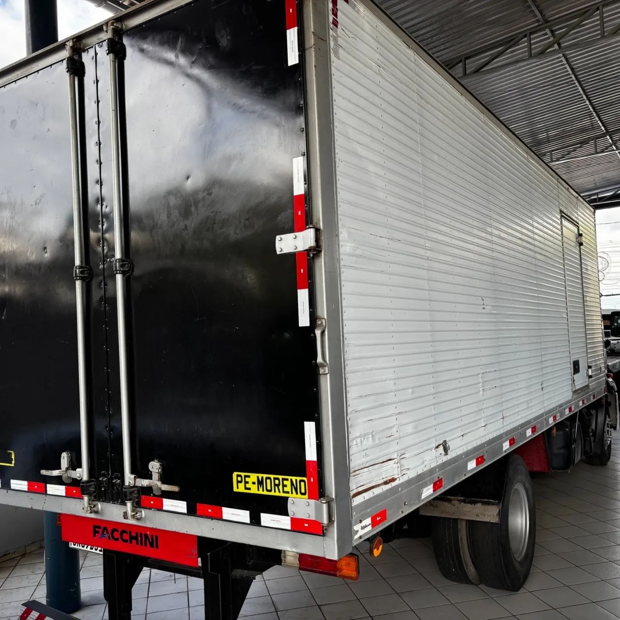 Ford Cargo 1319 2013 Baú 7,00m Extra - Foto 5
