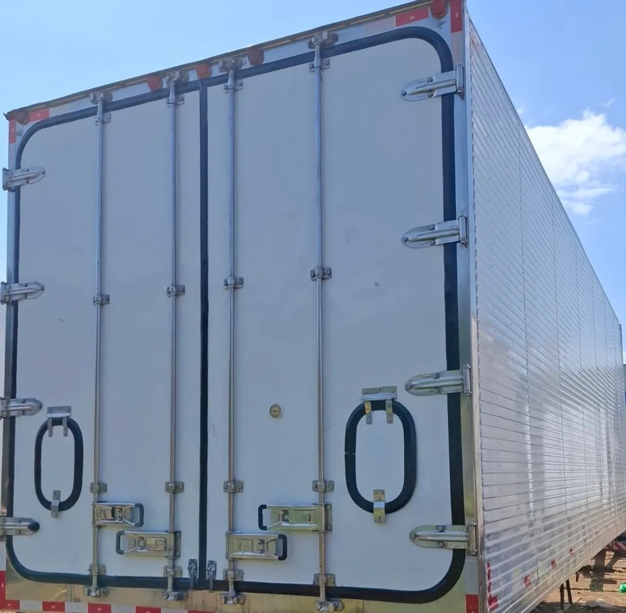 Baú frigorífico Gancheira com equipamento para bitruk - Foto 3
