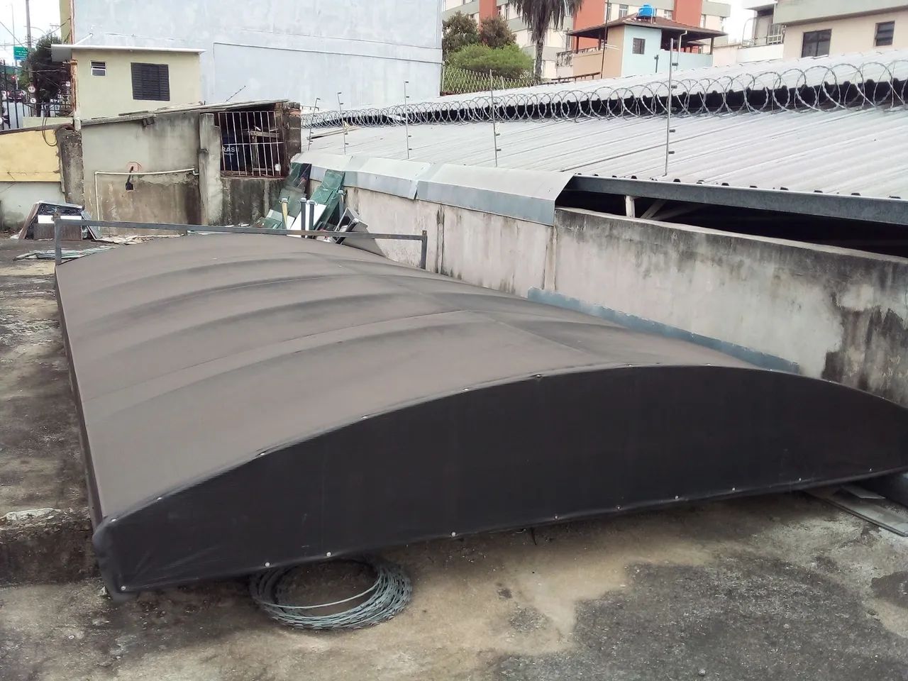 Toldo em lona preta 5,20x3,00 metros  - Foto 2