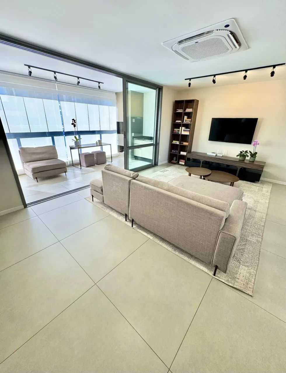 Alugue já este lindo apartamento na Avenida Guedner, Zona 08 em Maringá - Foto 2