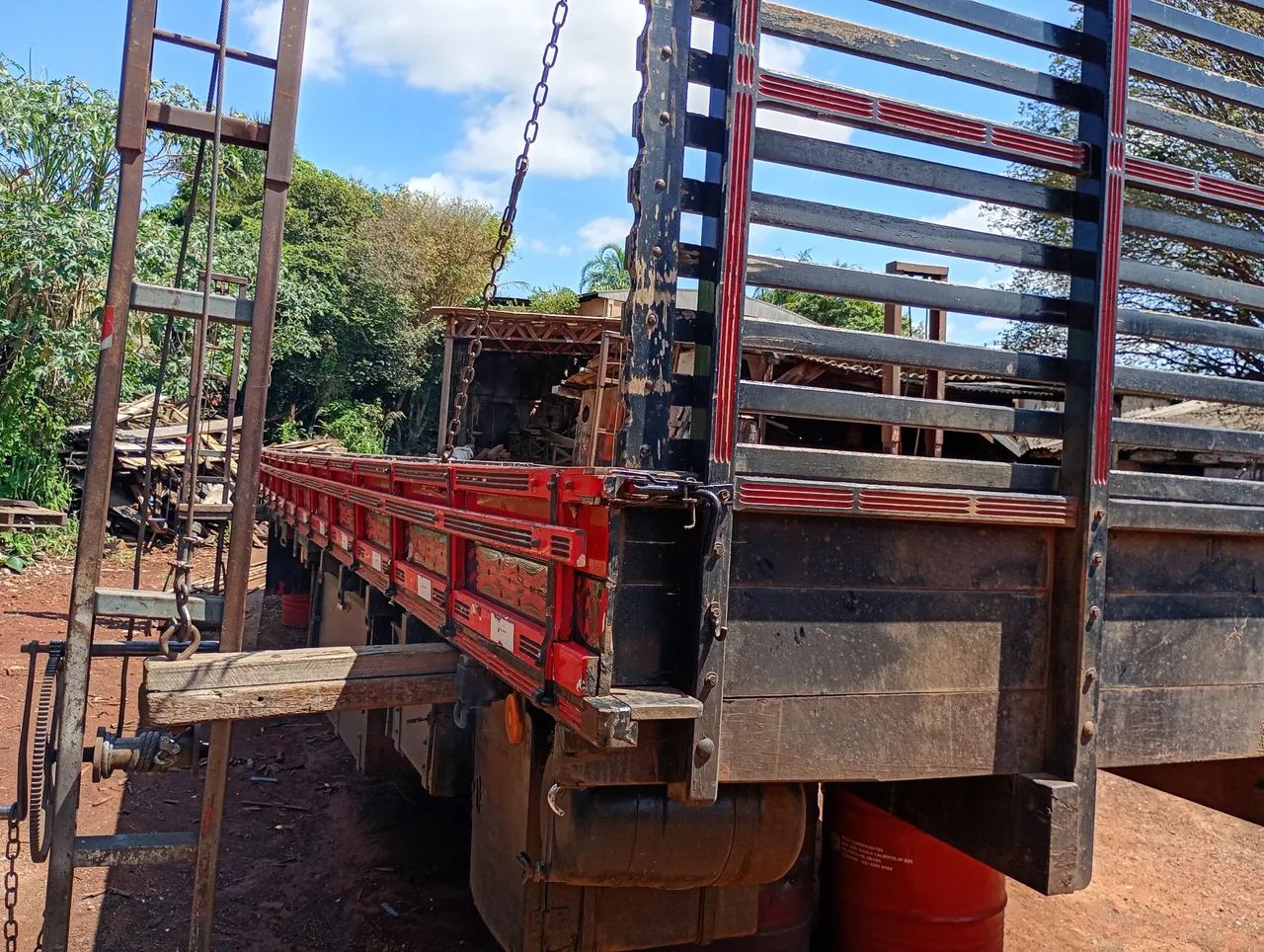 Carroceria de madeira pra Ford cargo. Iveco. Voks medida 8.50mts - Foto 5