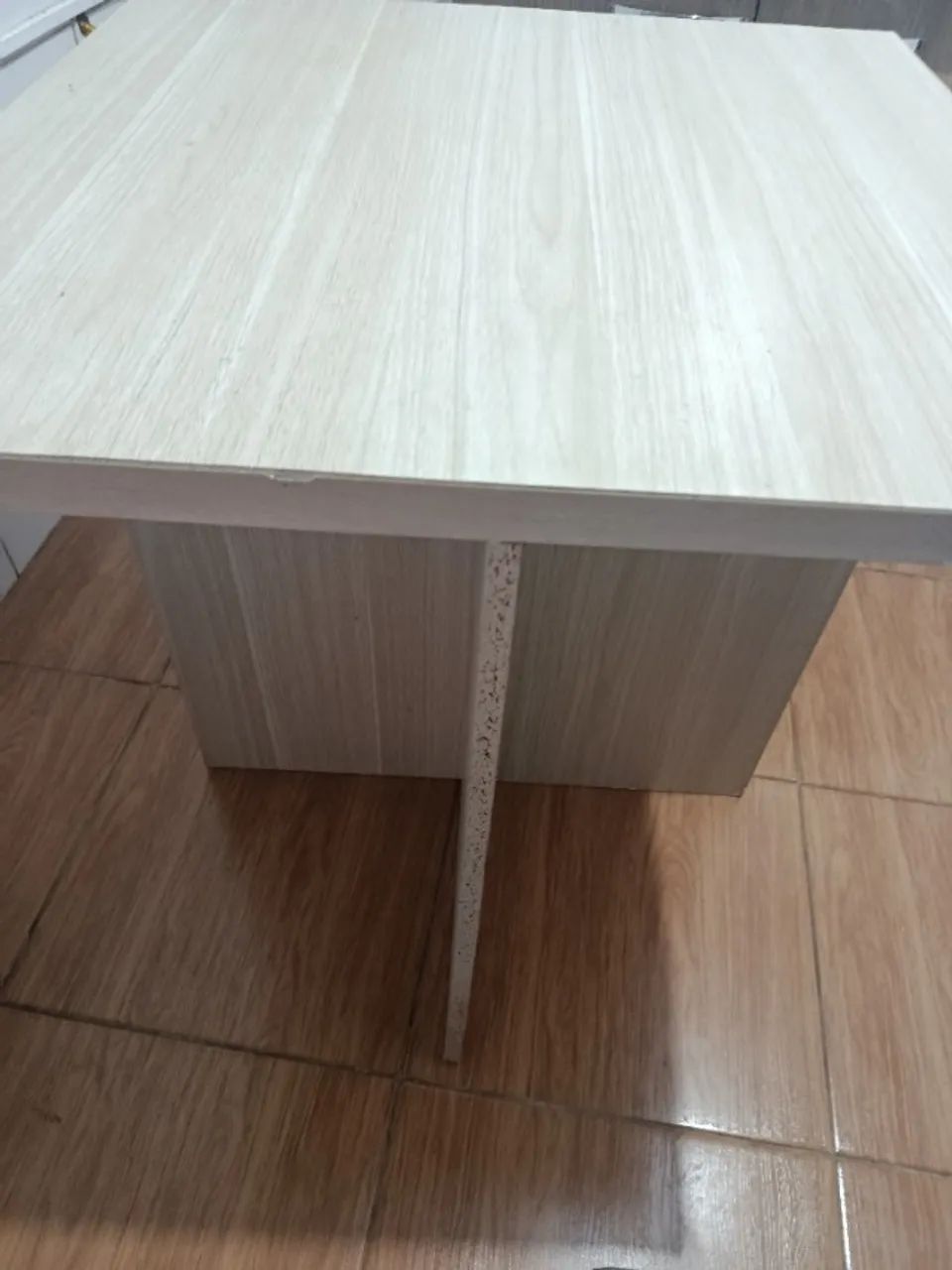 Mesa Pequena de Madeira - Foto 2