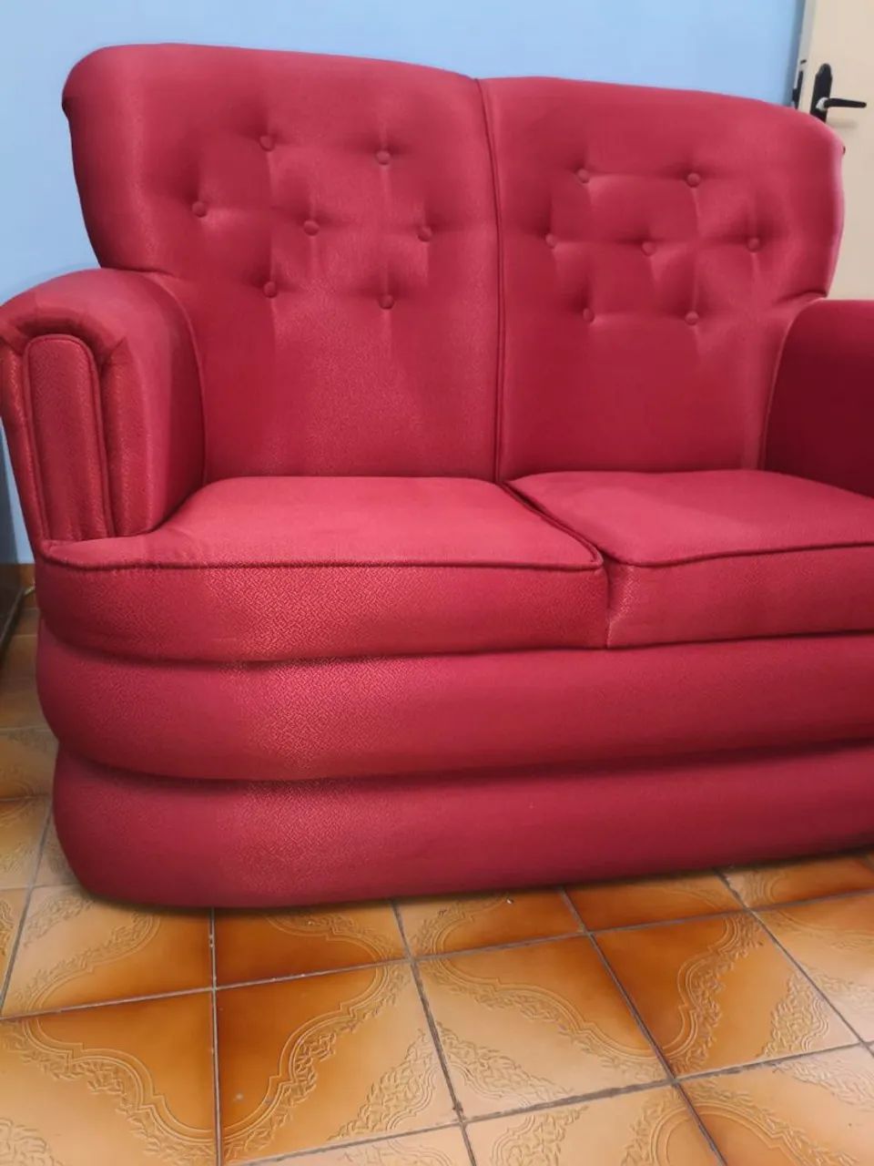 Sofá 2 lugares vermelho - Foto 2