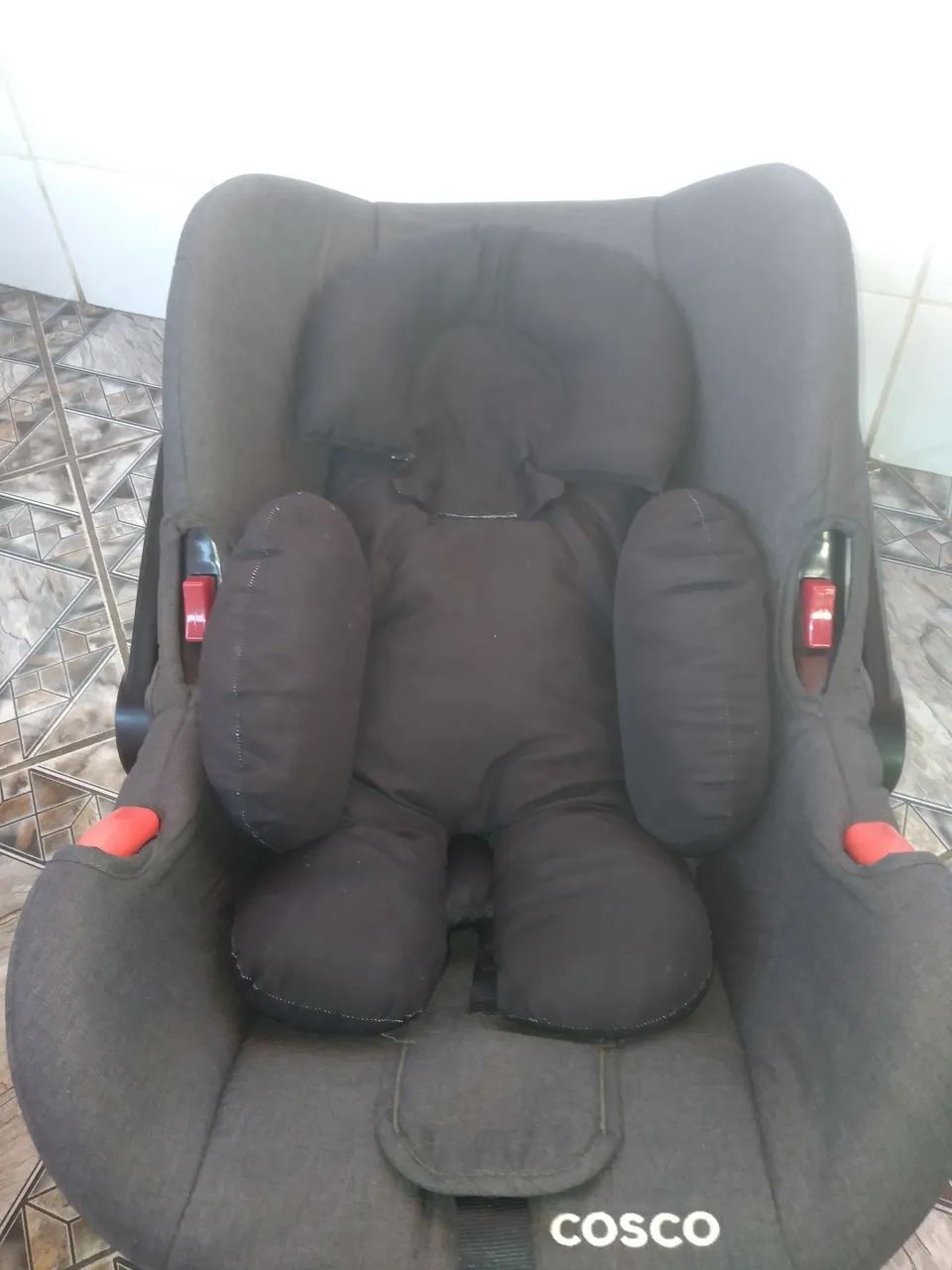 Vendo bebê conforto Cosco e acompanha capa e almofadas  - Foto 4