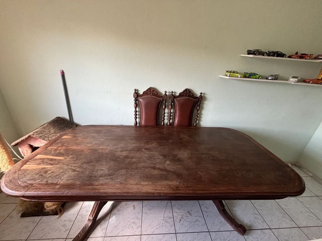 Mesa de madeira com 8 cadeiras - Foto 3