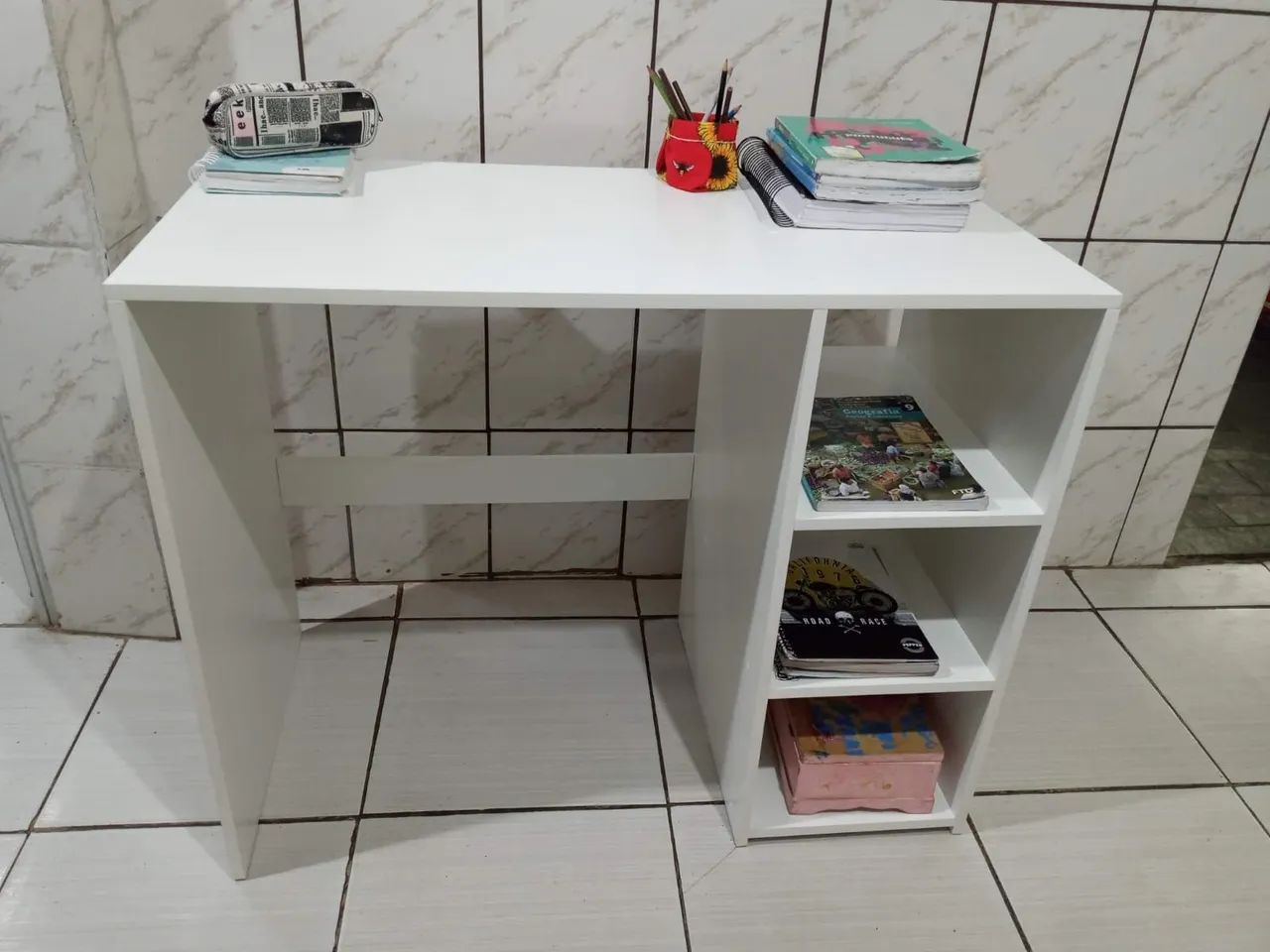 Escrivaninha de MDF