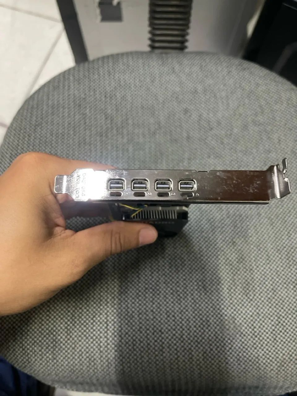 Nvidia quadro P1000 4Gb - Foto 4