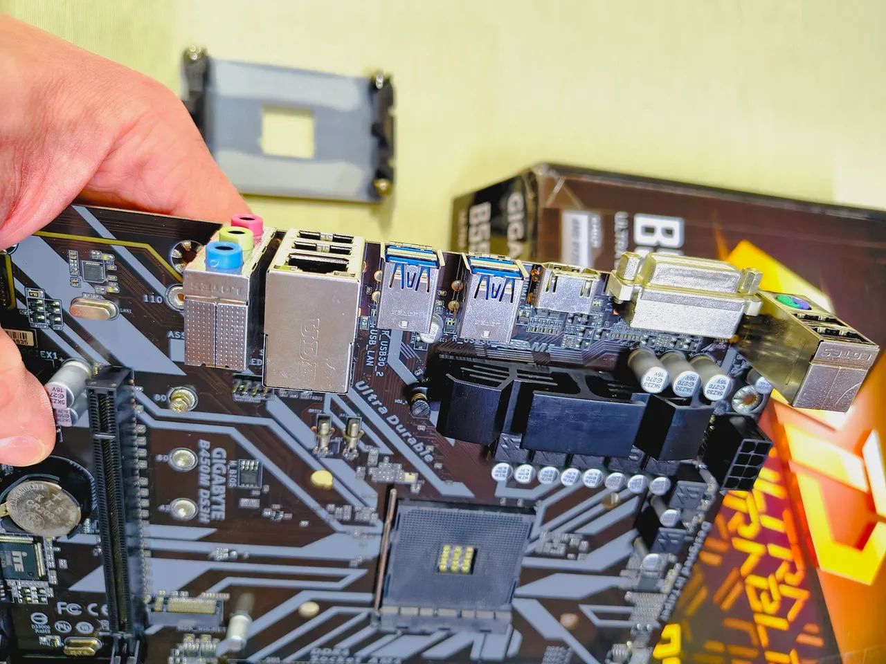 GIGABYTE B450M DS3H  - Foto 4