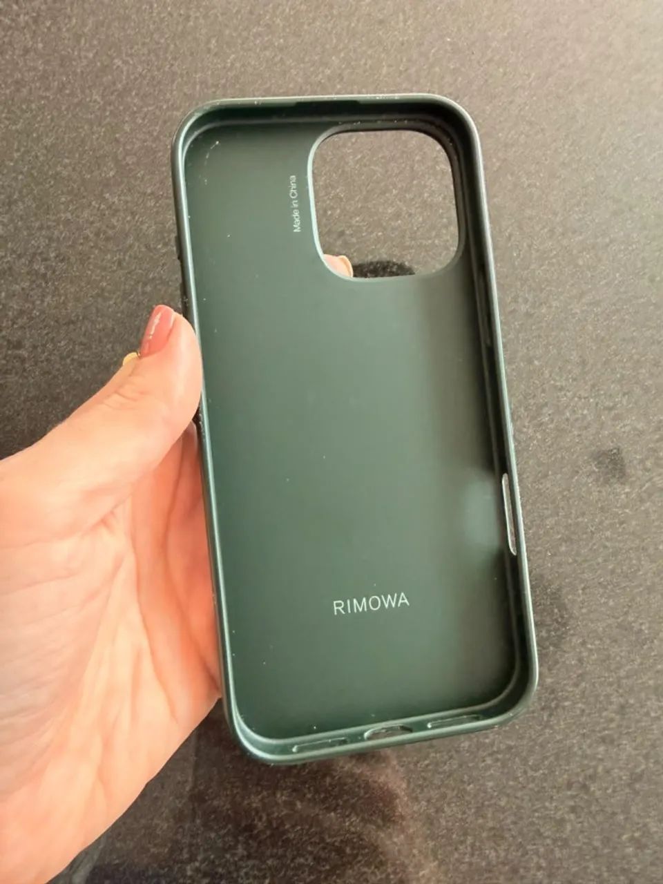 Capinha iPhone 15 Pro Max Marca Rimowa Cor Verde Militar