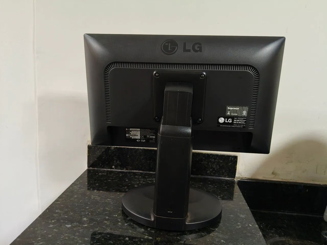 *** OPORTUNIDADE***  monitor LG ( 20 polegadas) - Foto 2