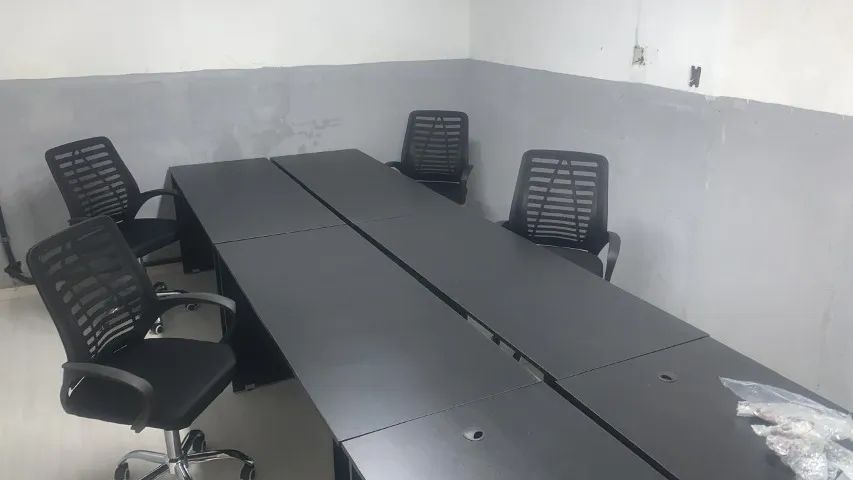 1 Mesa 1,55m e 1 cadeiras de escritório - Conjunto