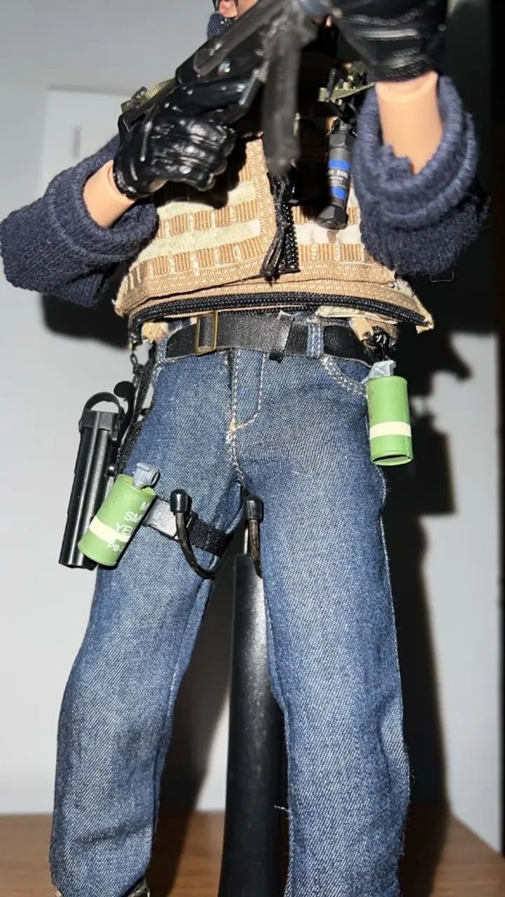 Resident Evil Damnation - Leon Scott Kennedy - Custom 1/6 - Foto 2