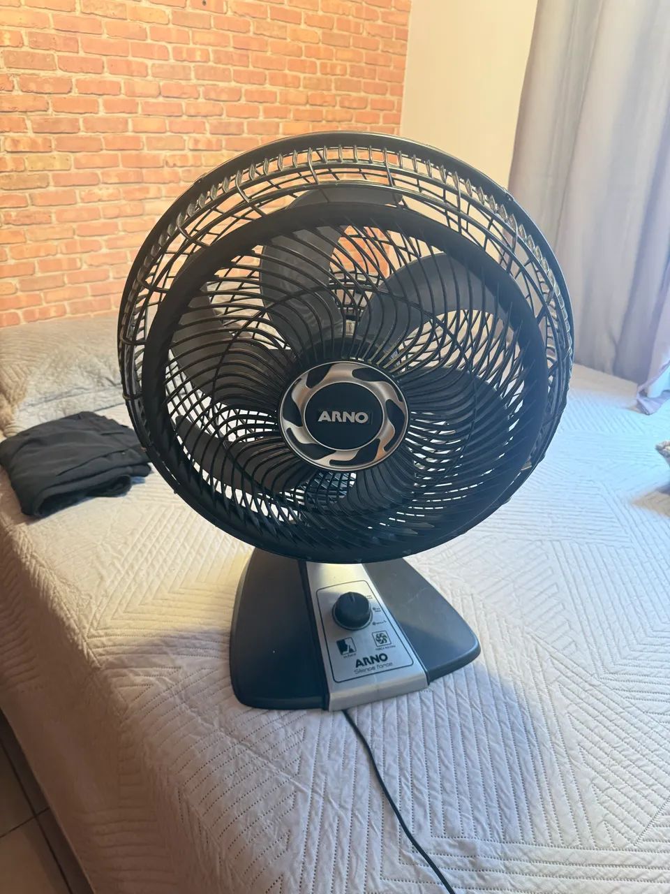 Ventilator de mesa Arno 