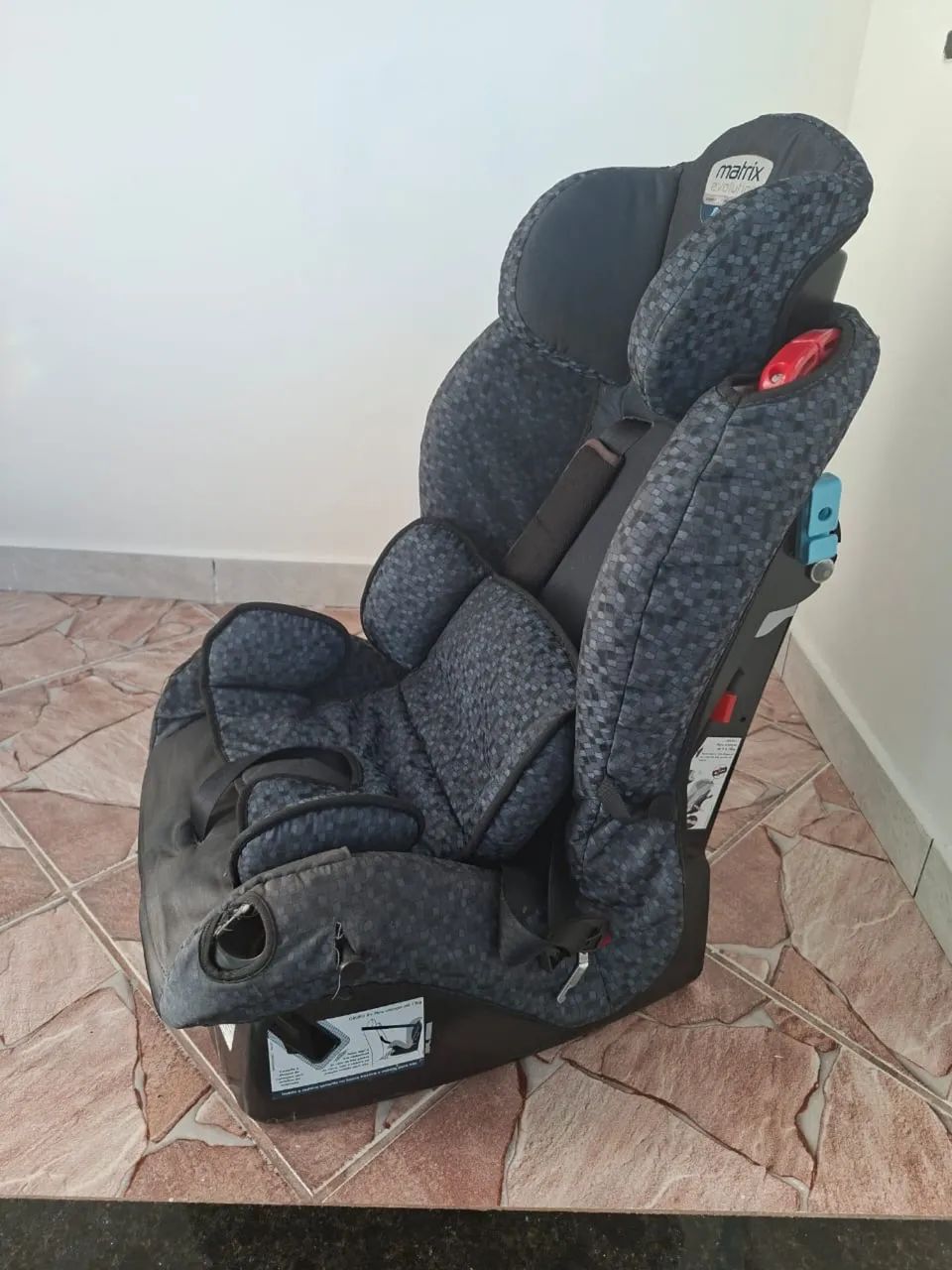 CADEIRINHA E BEBÊ CONFORTO AUTO  MATRIX EVOLUTION BURIGOTTO COR CALIFÓRNIA 
