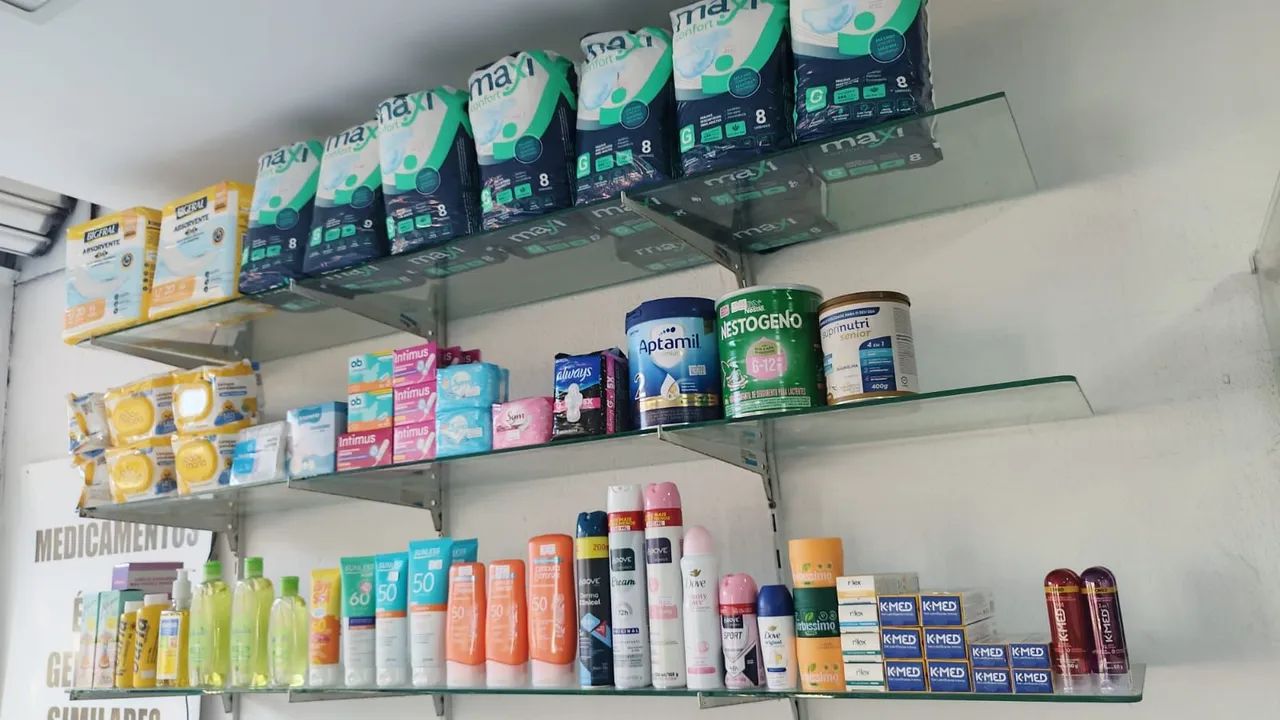 Vende-se prateleiras de vidro