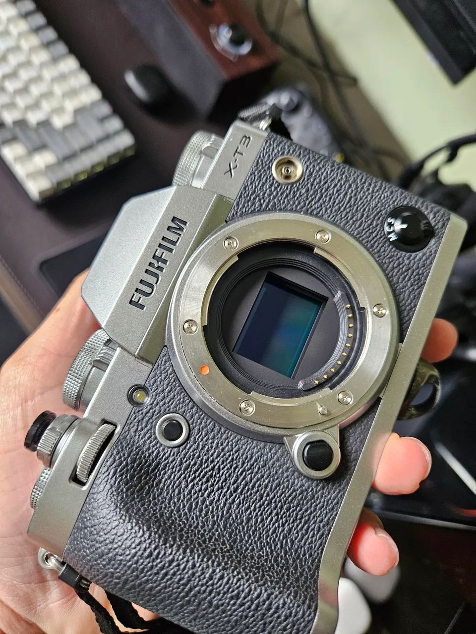 FUJIFILM X-T3 ボディ+ Viltrox AF33 f1.4 セット Kit Fujifilm XT3 Silver + Viltrox 33 - F1.4 - Câmeras e Filmadoras
