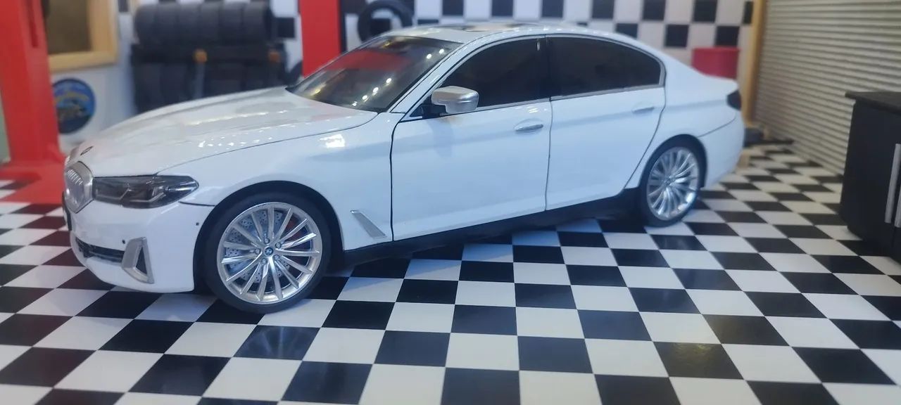 BMW 530LI 1/18