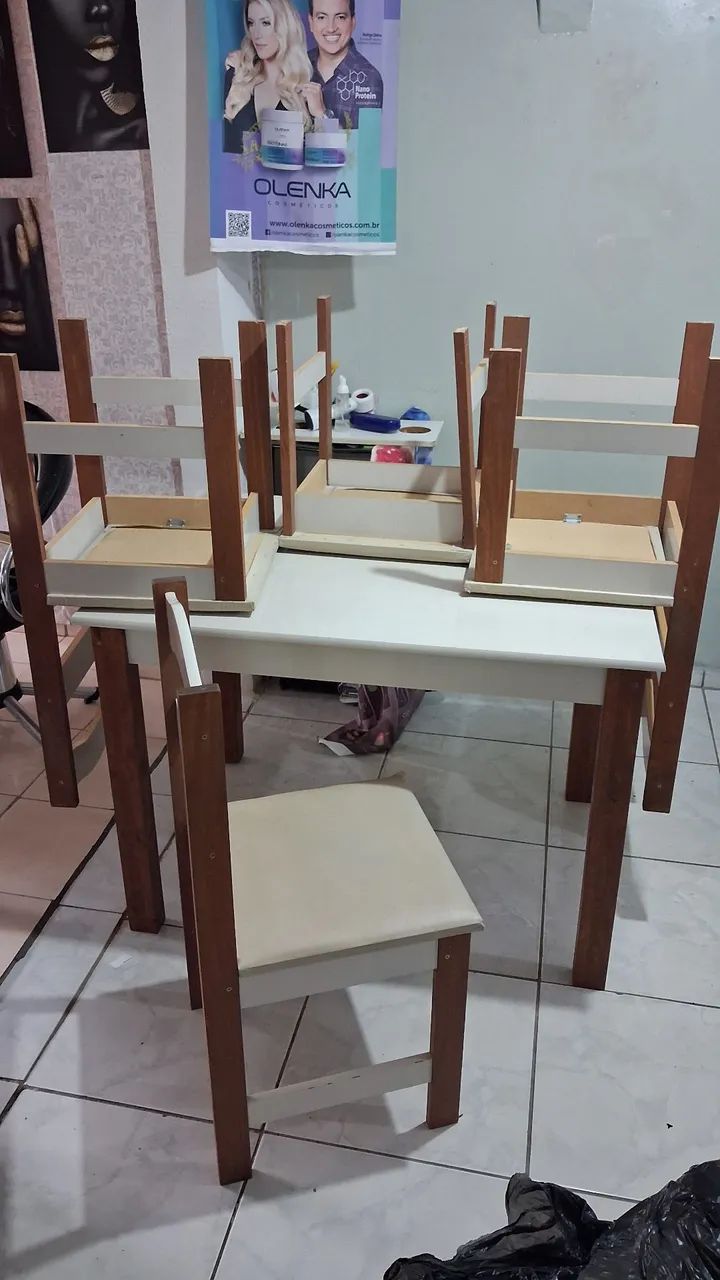  Mesa com 4 cadeiras