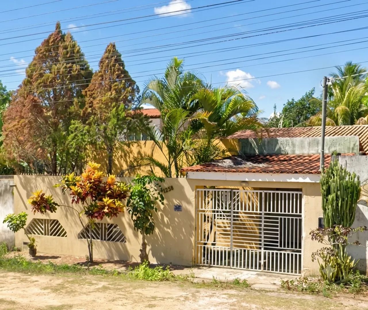 Casa recém reformada - colônia 13 - 