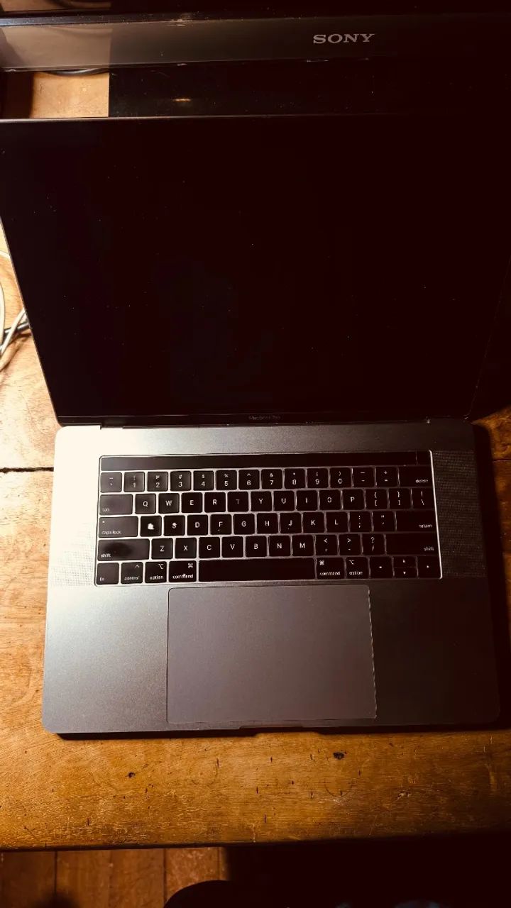 Zerado! MacBook Pro - i7 - 16" - 16GB RAM - SSD 250GB - Foto 4