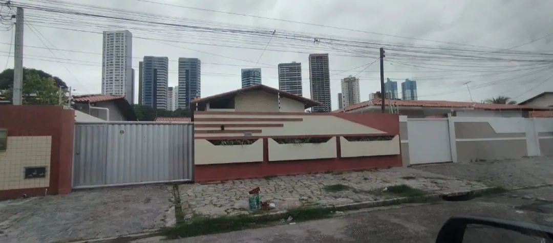 ALUGA-SE CASA EM MANAIRA