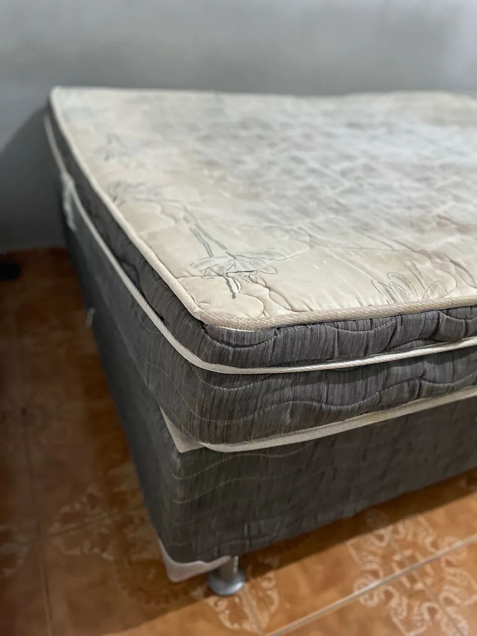 Vendo cama box de casal!!