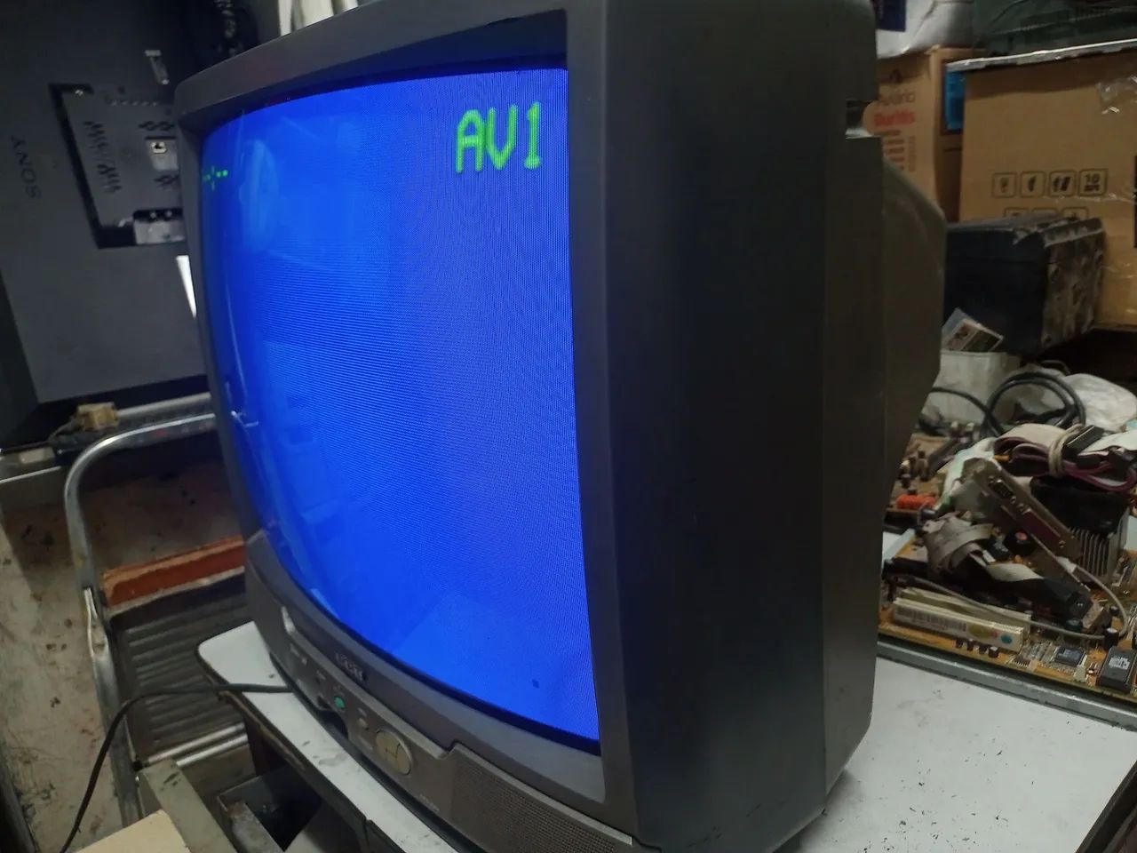 Tv de tubo CCE antiga 