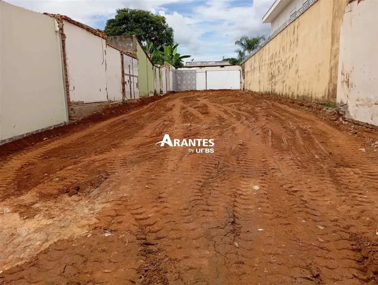 Terreno com 360m² à venda no Presidente Roosevelt