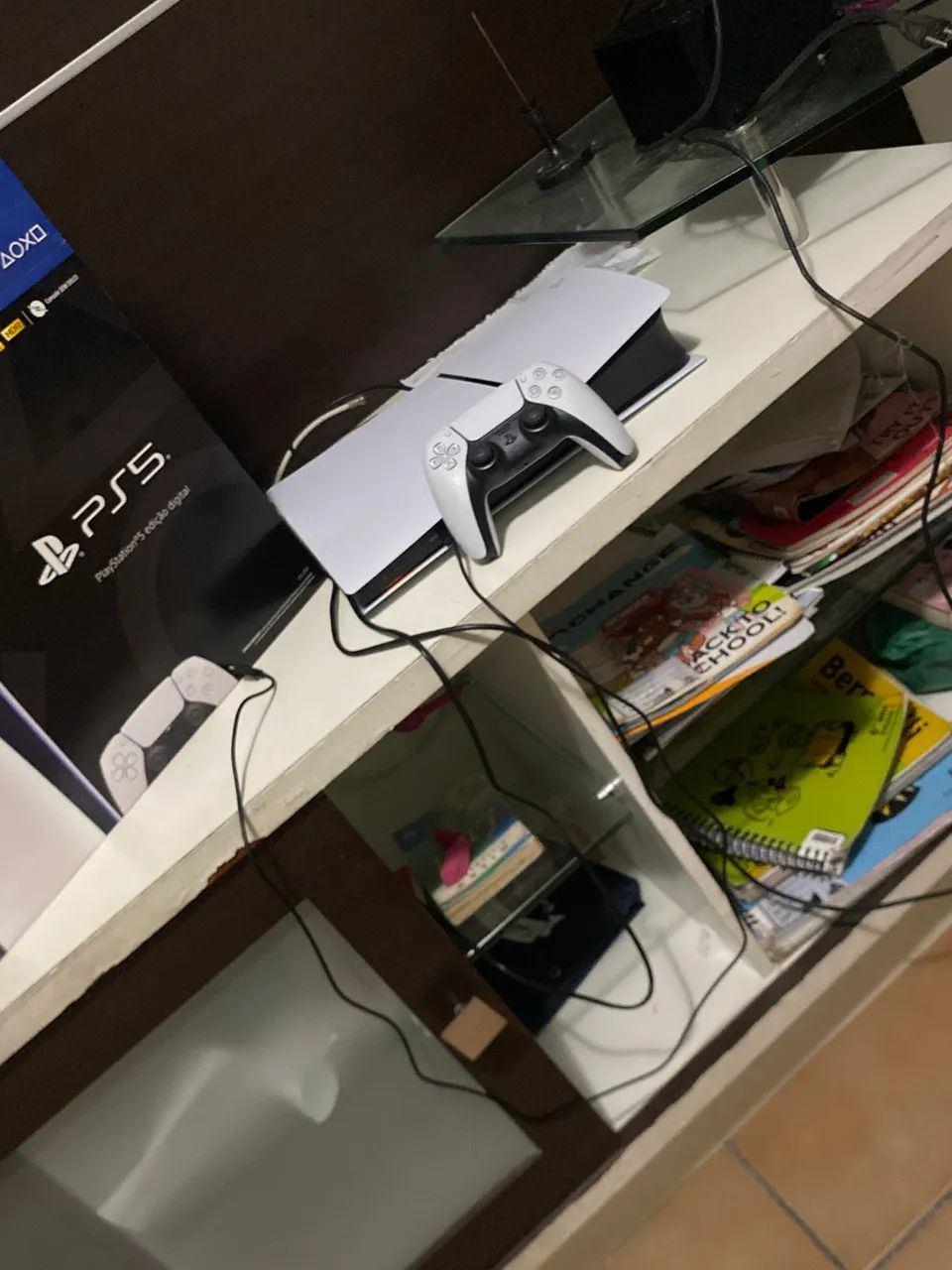 PS5 com cinco dias de uso em ótimo estado e com nenhum defeito e vê com plano de jogos