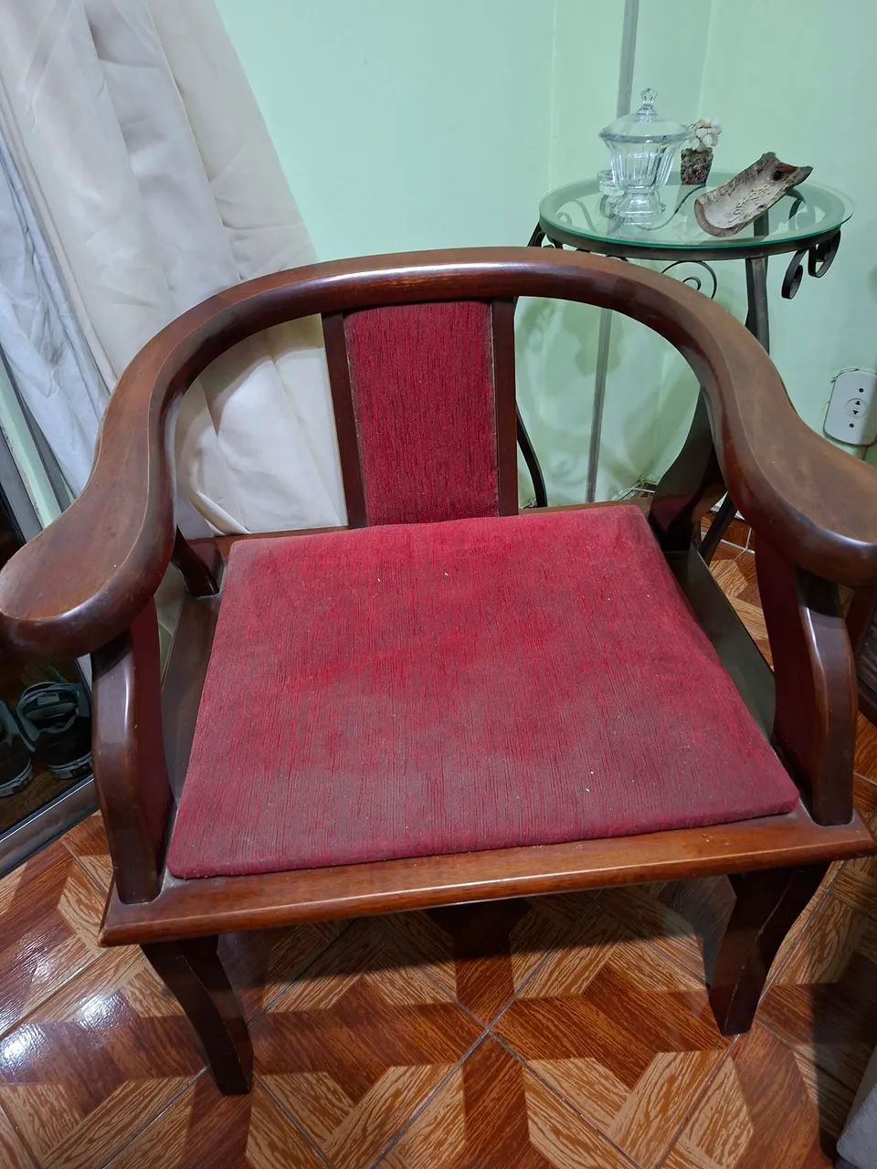 VENDO POLTRONA DE MADEIRA MACIÇA - Foto 2