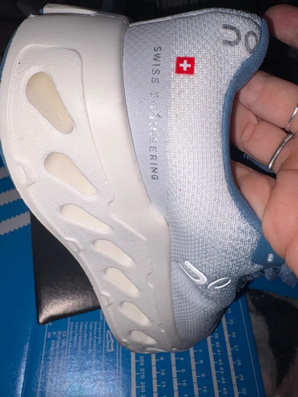 Tênis de marca on, adidas  - Foto 2