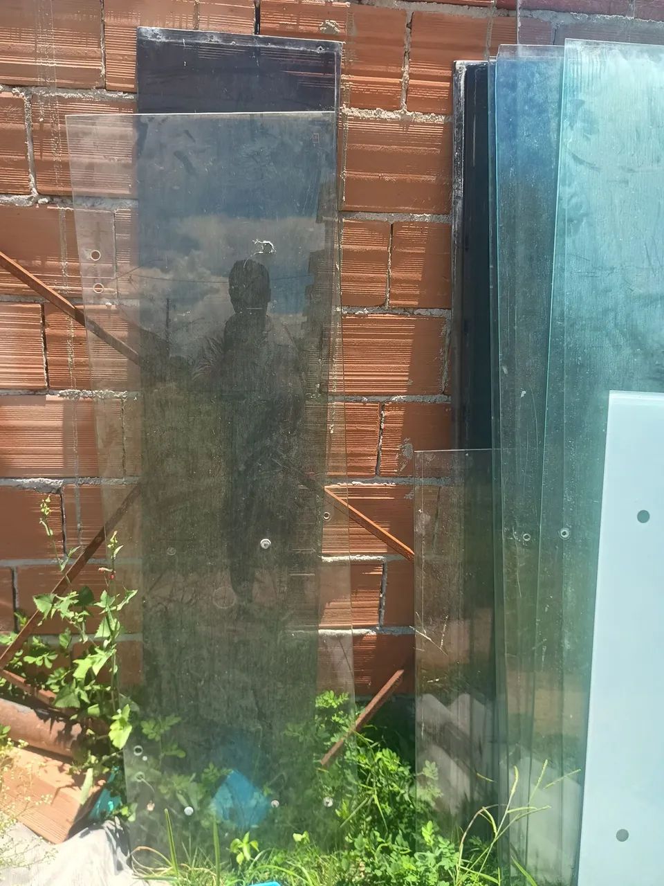 Vidros temperado tenho alguns tamanhos trans parentes e fume - Foto 5