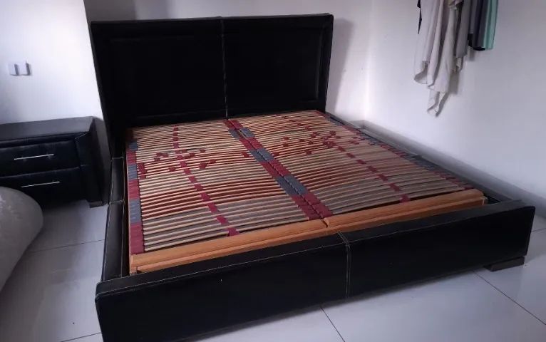  Cama king size em couro legítimo