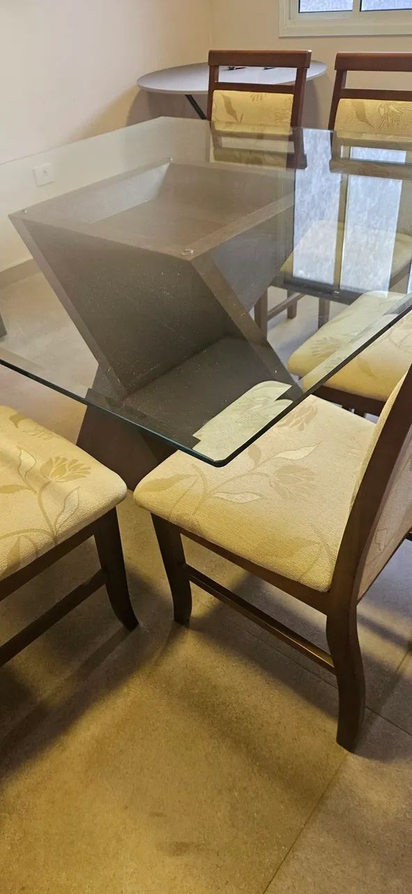 Mesa em excelente estado 8 cadeiras